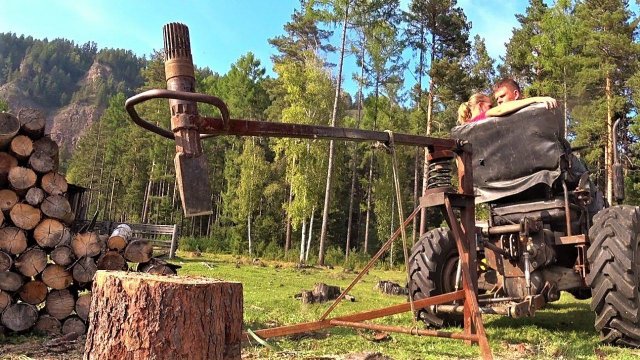 Про самодельный дровокол на пружине