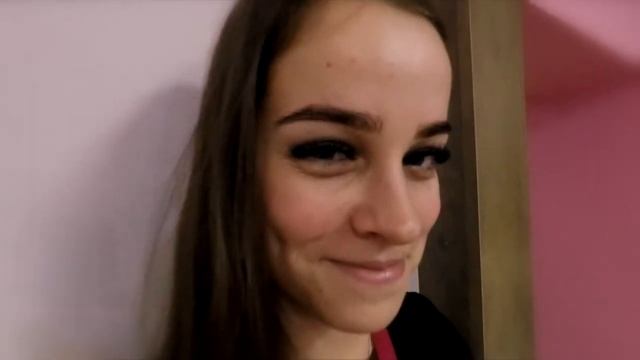 Улыбки людей. Просто улыбающиеся люди. Поднимите себе настроение