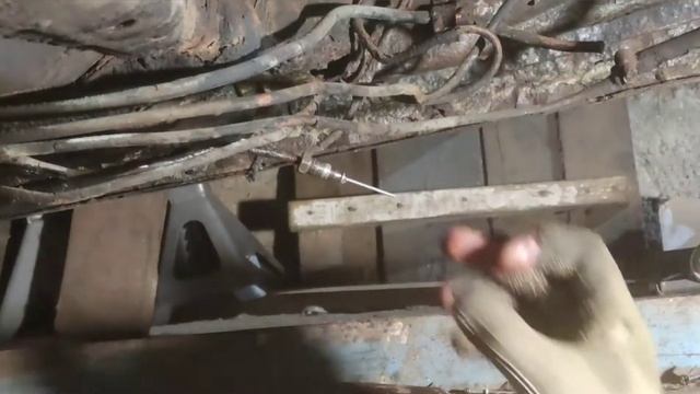 Глушим тормозную трубку без спец инструмента 2 способа, #своимируками #тормоза #трубка