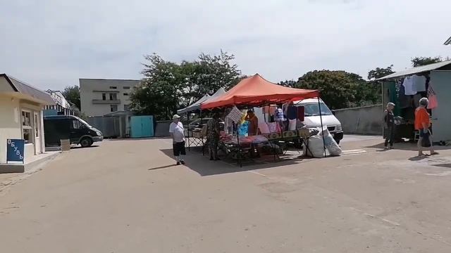 Крым. Рынок в Новоозёрном
