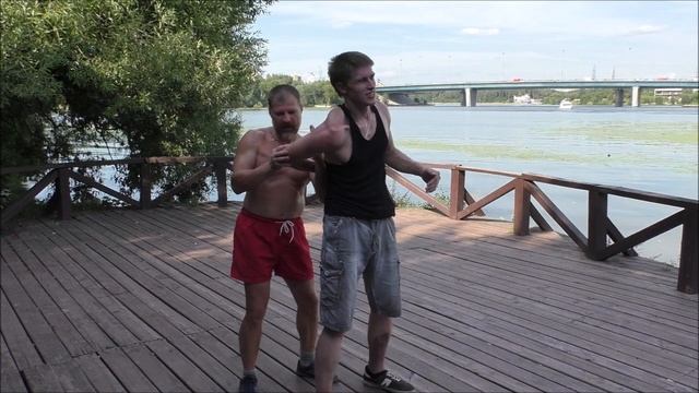 Освобождение от удушающего приема сзади