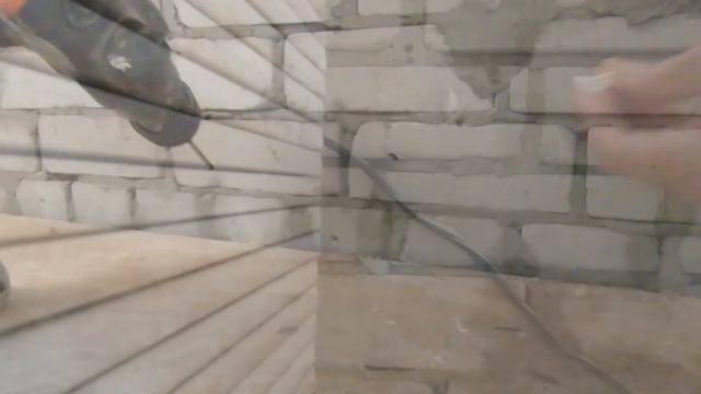 Крепление кабеля к стене при помощи дюбель-хомута "Ёлочка"