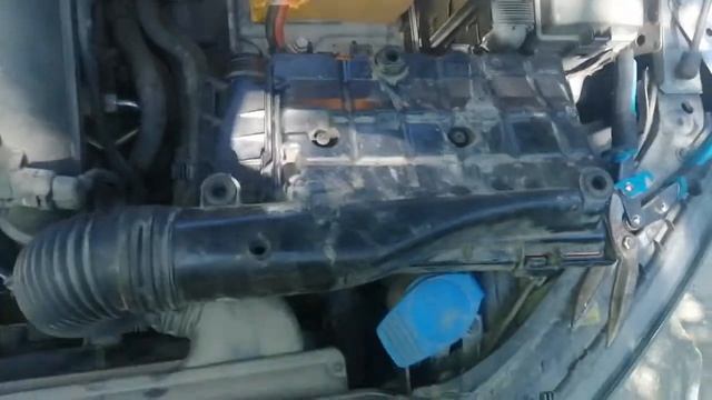 Замена воздушного фильтра Skoda Octavia 1,4 tsi