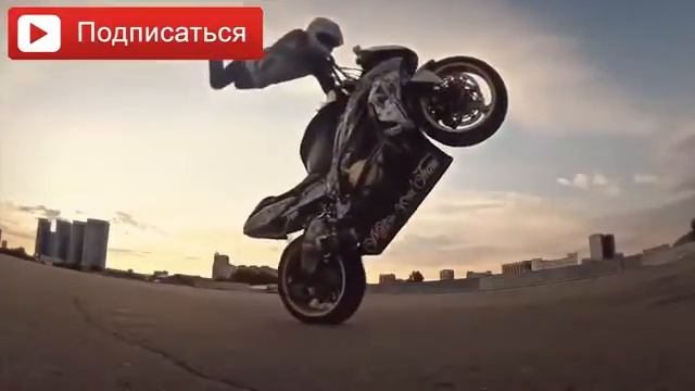 Самые опасные трюки на мотоциклах