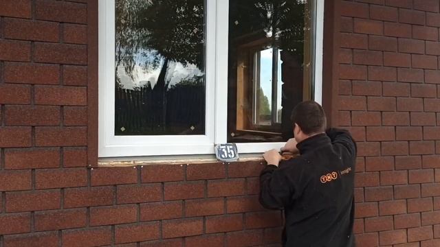 Монтаж отливов на окна ПВХ.