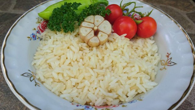 Узнай как приготовить вкусный рассыпчатый рис на сковороде. Готовь рис правильно