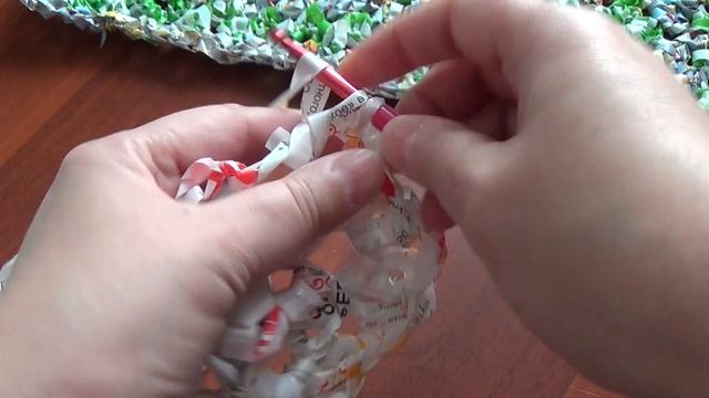 Коврики из молочных пакетов. Как связать квадратный коврик крючком.