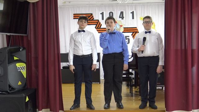 Музыка и слова: Ю. Тарана, «Россия, ты моя звезда», исполняет ансамбль «Поющие сердца»
