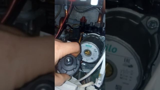 котёл бош 6000 после включения горячей воды перестал греть отопление