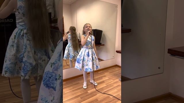 Кто добрее всех на свете. Песня ко дню учителя. Вика Нестеренко (9 лет) Руководитель О.Родина