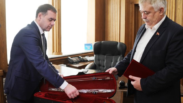 Александр Лазарев передал новогодний подарок для Вероники Павленко из Донецка