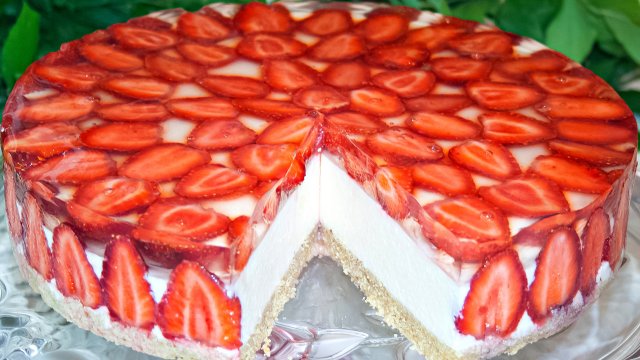 🍓Вкусный легкий торт с клубникой! Торт без выпечки! Творожно-сливочное суфле с клубникой