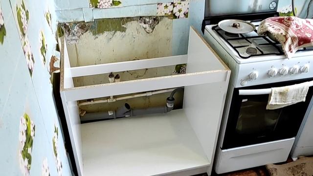 МОЙКА НА КУХНЮ С ТУМБОЙ КРУТОЙ И ДЕШЁВЫЙ СПОСОБ ОБНОВИТЬ КУХНЮ С МОЙКОЙ СМЕСИТЕЛЬ, СТОЛ ПОД МОЙКУ.