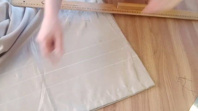Как отрезать  и подшить шторы.