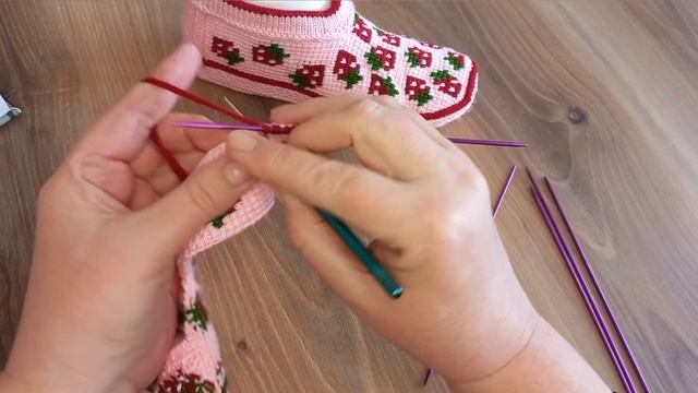 Тапочки "Клубнички".???тунисское вязание+спицы