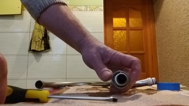 Ремонт гусака смесителя для ванны.