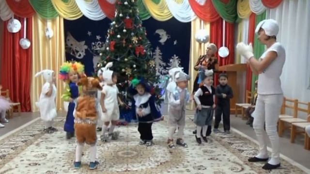 Танец ЗАЙЧИКОВ. ПЕРВЫЙ НОВОГОДНИЙ утренник младшая группа (видео для развития детей New Year's part