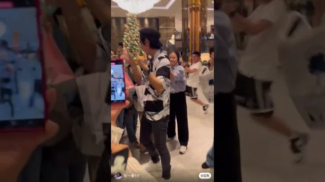 #이준기 Весёленький Ли Джун Ги и фанаты после 33-й церемонии Seoul Music Awards #leejoongi #kdrama