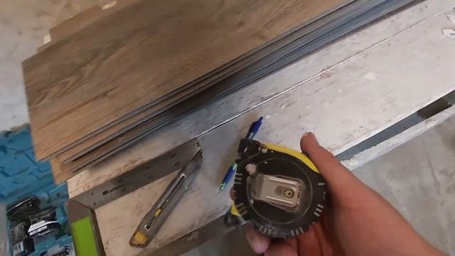 Как укладывать кварцвиниловую плитку ( с замком)
