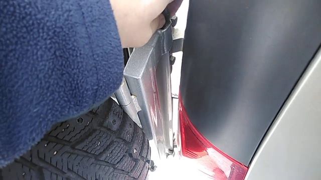 Установка кронштейна запасного колеса на заднюю дверь Ларгус.