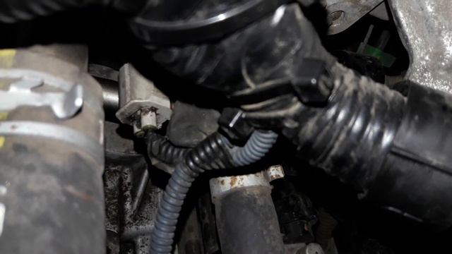 Где находиться Датчик температуры охлаждающей жидкости Toyota corolla.