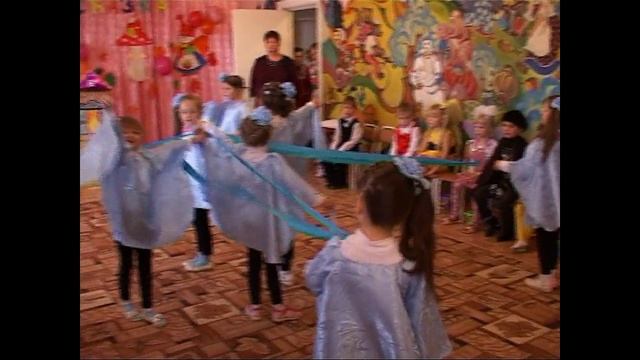 Танец: "А по камушкам"