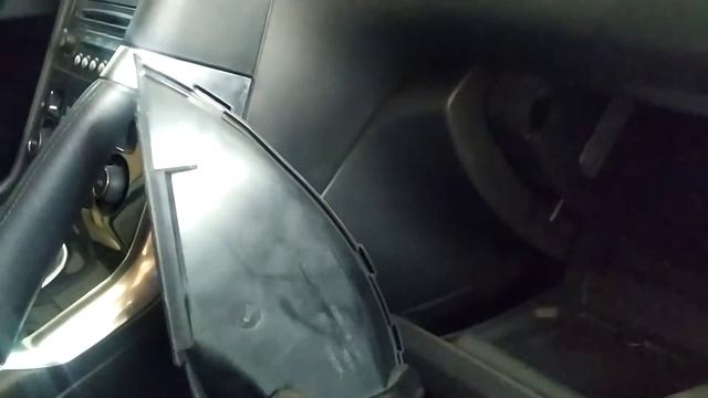 Замена фильтра салона Peugeot 3008 2011 год