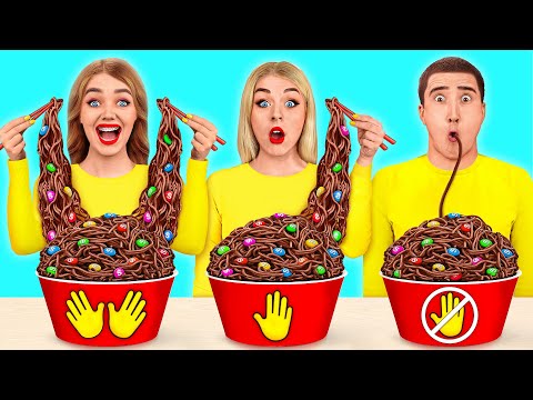 Едим Без рук vs Одной рукой vs Двумя руками Челлендж | Битвы с едой от TeenDO Challenge