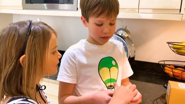Котята Управляют жизнью Целый день от Макс и Катя