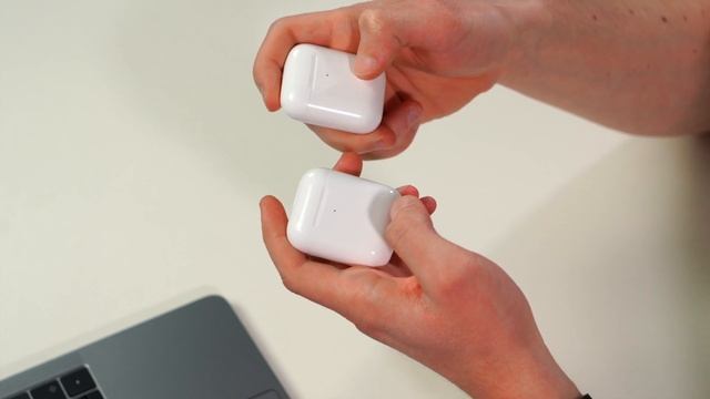 Как отличить AirPods 2 от подделки. Сравнение ЛУЧШЕЙ копии AirPods 2 с оригиналом.