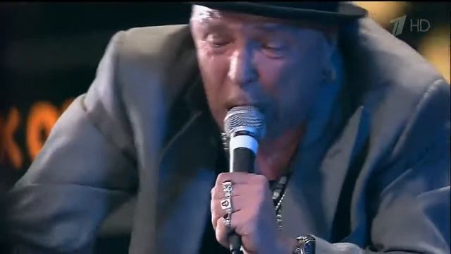 Гарик Сукачев Моя бабушка курит трубку. Лана Шеманкова клавишница танцует.