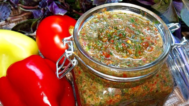 Вкуснятина к мясу и к любому блюду. Аджика без варки на Зиму. Простой рецепт сырой аджики