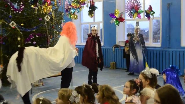 Новогодняя сказка. Смешное представление от старшеклассников