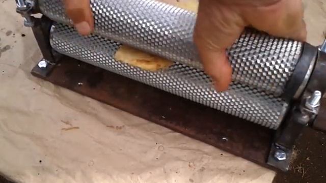 Как сделать вальцы для вощины - пробная прокатка