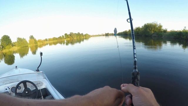 Рыбалка на квок . ночные монстры на эхолоте Lowrance Elite 9Ti2. Рыбалка на сома на реке.