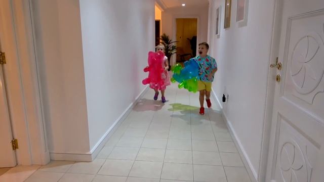 Диана и Рома выполняют задание в таинственном доме