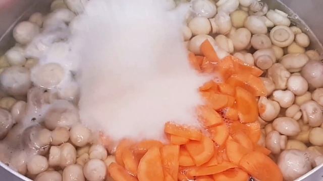 Вкуснее чем магазинные на 200 % , ОЧЕНЬ ОЧЕНЬ вкусные маринованные консервированные шампиньоны !