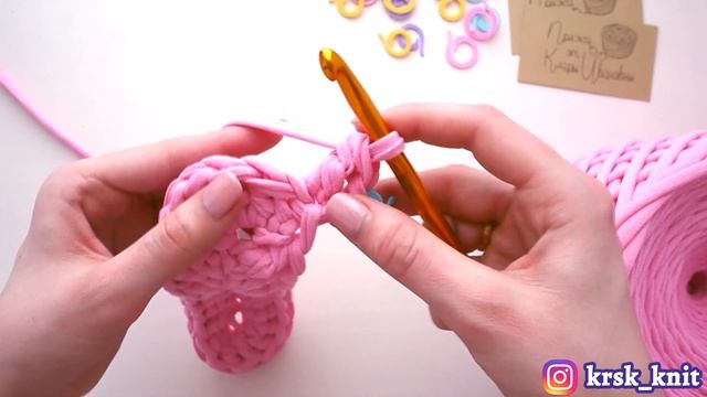 Овальный коврик из трикотажной пряжи