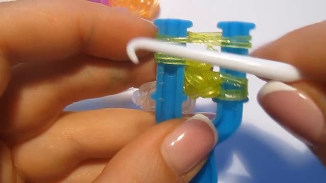 КОНФЕТА из резинок на рогатке. Брелок из резинок | Candy Rainbow loom Charm
