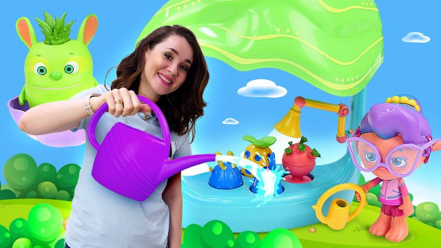 Видео про игрушки Монсики - собираем столы для Бума и Лолы! Игровые наборы для детей