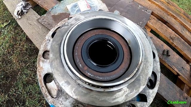 Передний ведущий мост МТЗ-82 старого образца. Ремонт конечной передачи. Устраняем потёки масла.
