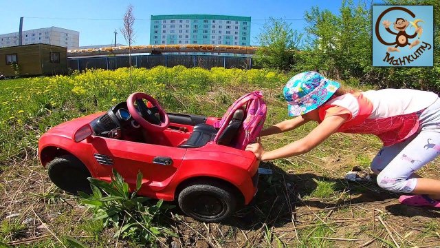 Дети и Машина. Диана и Даня играют в магазин игрушек и прокачивают красную машинку. Pretend Play