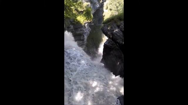 Швейцария Ра́йхенбах или Рейхенба́хский водопад