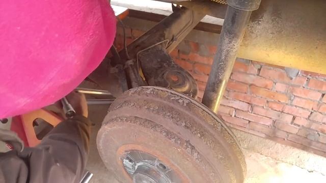 Замена сайлентблоков задней балки без подъёмника Рено Логан, Ларгус, Сандэро, Дастэр