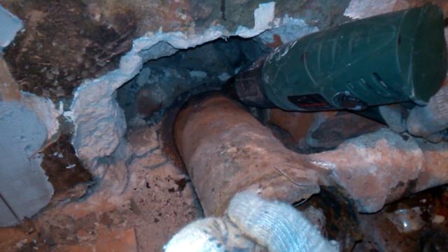 Демонтаж чугунного (фанового) тройника канализации