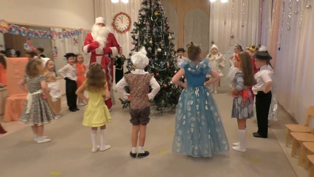 Дед Мороз и валенки.