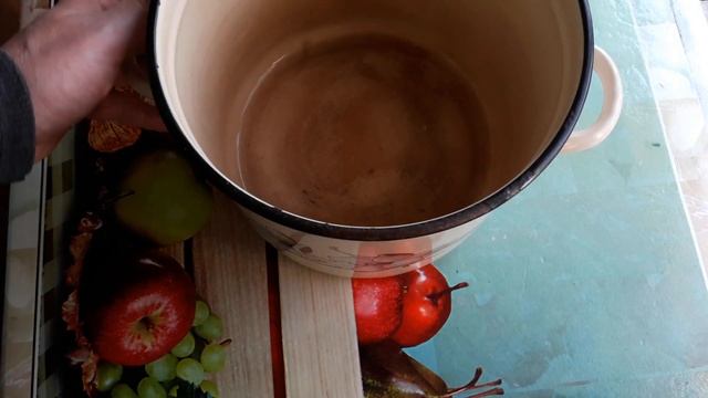 Вымачиваем черный груздь.