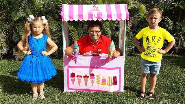 Diana Pretend Play Ice Cream Shop and playing with kids toys
