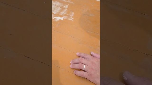 Как зашпатлевать деревянный пол перед покраской.