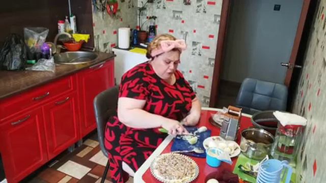 Видео из архива)  Я не долларовая купюра чтобы нравится всем/Готовлю сельдь под шубой/ Общение/